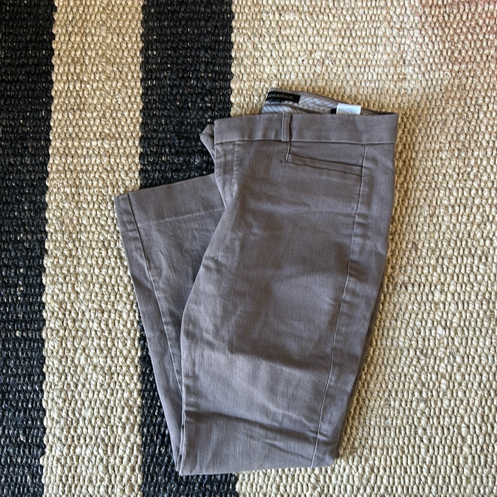 Banana Republican 6P Sloan